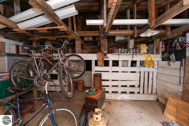 1227 E Washington Road, Farwell, MI 48622