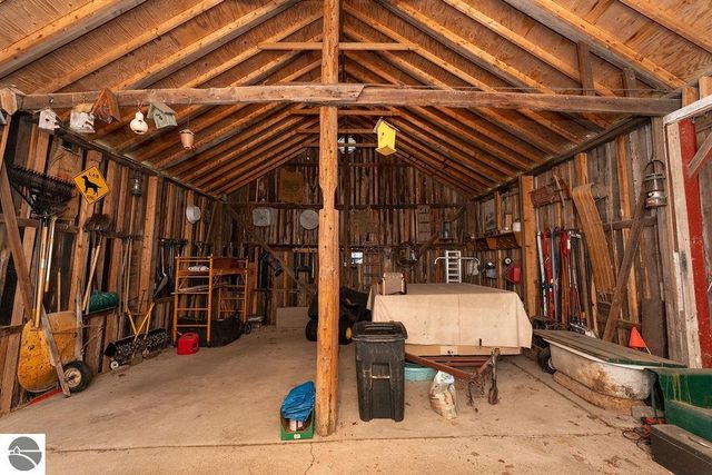 1227 E Washington Road, Farwell, MI 48622