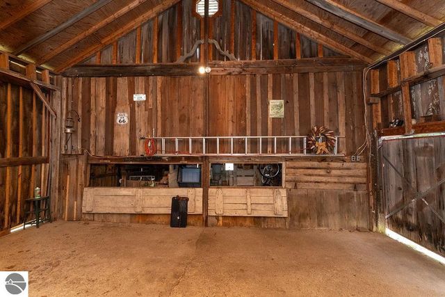 1227 E Washington Road, Farwell, MI 48622