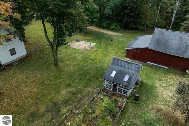 1227 E Washington Road, Farwell, MI 48622