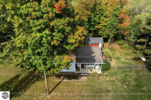 1227 E Washington Road, Farwell, MI 48622