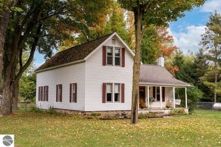 1227 E Washington Road, Farwell, MI 48622