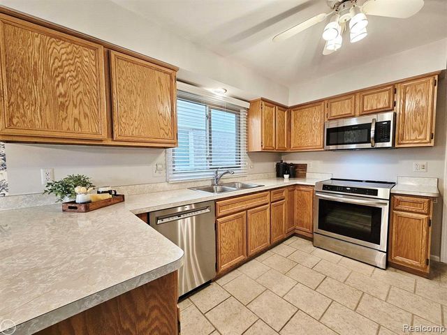 17901 Pointe Court, Clinton Charter Township, MI 48038