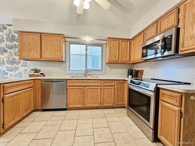 17901 Pointe Court, Clinton Charter Township, MI 48038