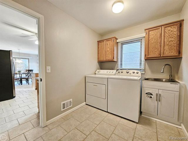 17901 Pointe Court, Clinton Charter Township, MI 48038