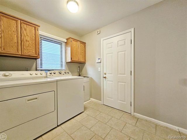 17901 Pointe Court, Clinton Charter Township, MI 48038