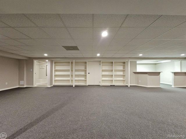 17901 Pointe Court, Clinton Charter Township, MI 48038