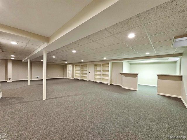 17901 Pointe Court, Clinton Charter Township, MI 48038