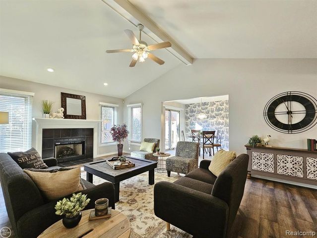 17901 Pointe Court, Clinton Charter Township, MI 48038