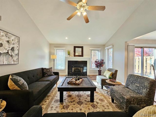 17901 Pointe Court, Clinton Charter Township, MI 48038