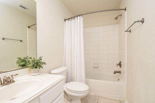 6 S Burberry Park Circle, The Woodlands, TX 77382