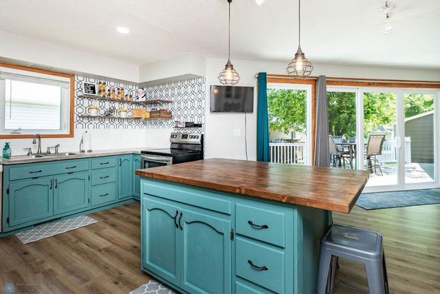 105 5th Avenue W, West Fargo, ND 58078