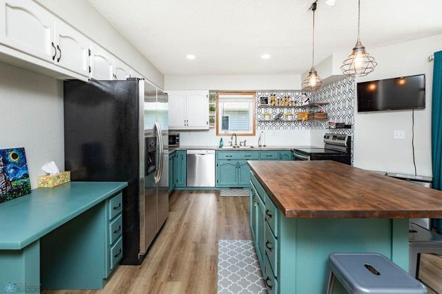105 5th Avenue W, West Fargo, ND 58078