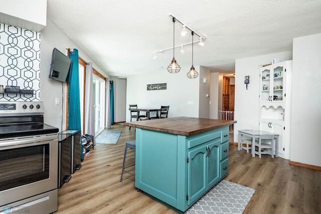 105 5th Avenue W, West Fargo, ND 58078