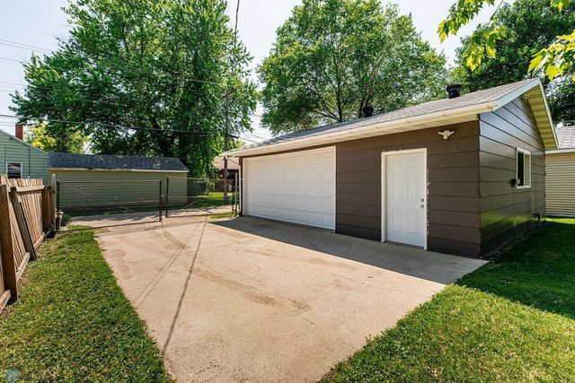 105 5th Avenue W, West Fargo, ND 58078