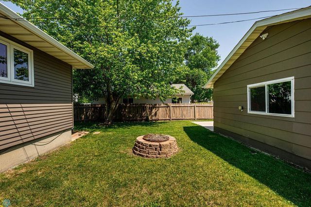 105 5th Avenue W, West Fargo, ND 58078