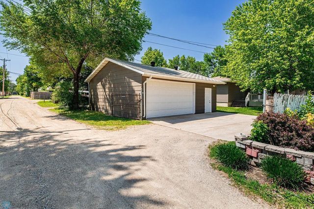 105 5th Avenue W, West Fargo, ND 58078