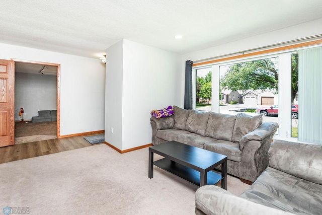 105 5th Avenue W, West Fargo, ND 58078