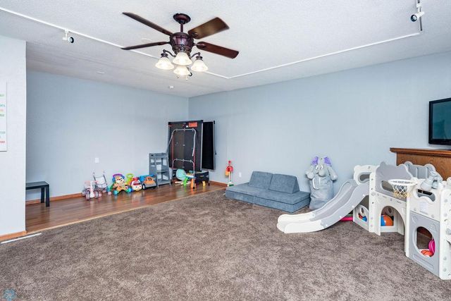 105 5th Avenue W, West Fargo, ND 58078