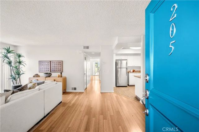 1919 E Beverly 205, Long Beach, CA 90802