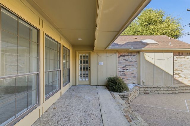 18516 Featherwood Drive, Dallas, TX 75252