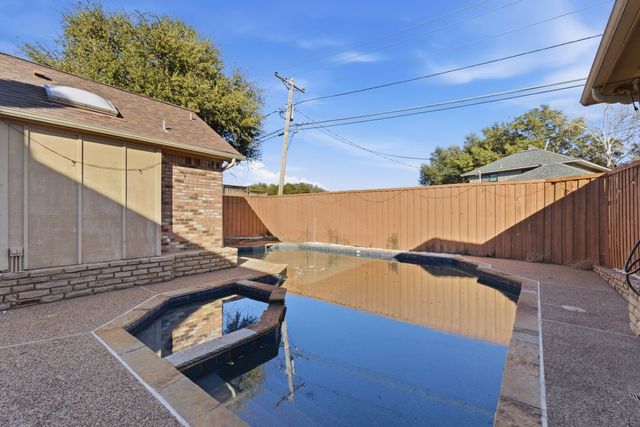 18516 Featherwood Drive, Dallas, TX 75252