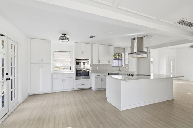 18516 Featherwood Drive, Dallas, TX 75252