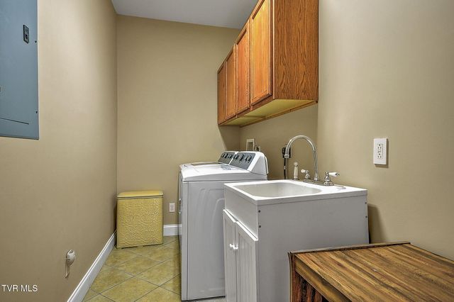 23047 Lone Eagle Drive, Bristol, VA 24202