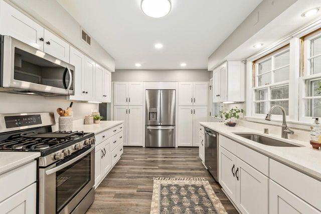 735 E Wabash AVENUE, Waukesha, WI 53186