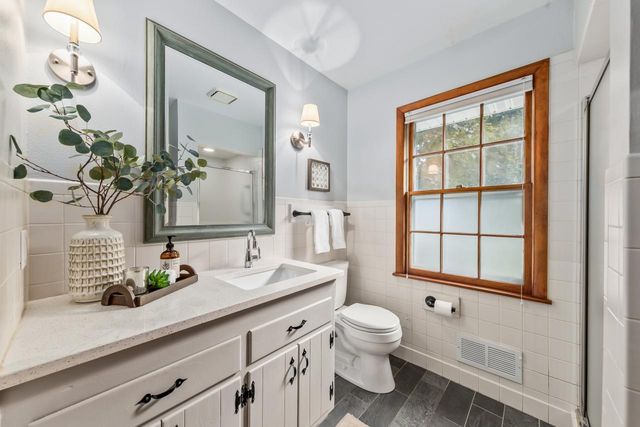 735 E Wabash AVENUE, Waukesha, WI 53186