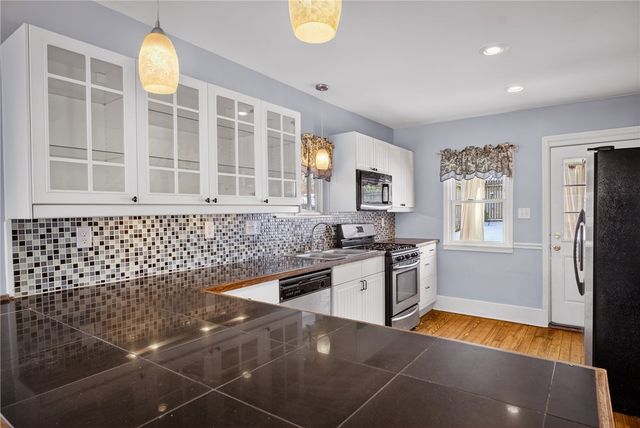 613 Doolittle Ave, Carnegie, PA 15106