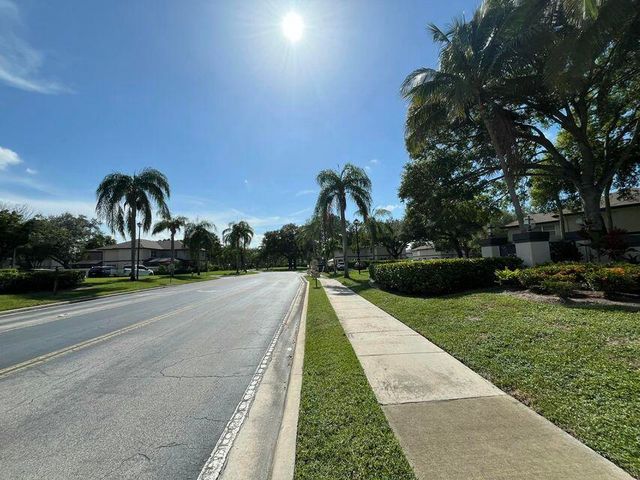 7 Amherst Court Apt A, Royal Palm Beach, FL 33411