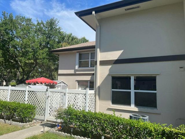 7 Amherst Court Apt A, Royal Palm Beach, FL 33411