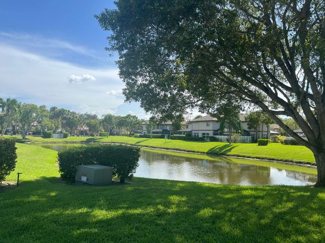 7 Amherst Court Apt A, Royal Palm Beach, FL 33411