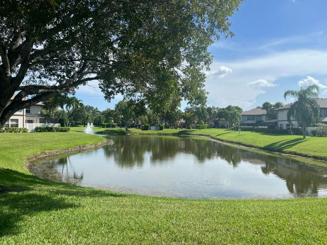 7 Amherst Court Apt A, Royal Palm Beach, FL 33411