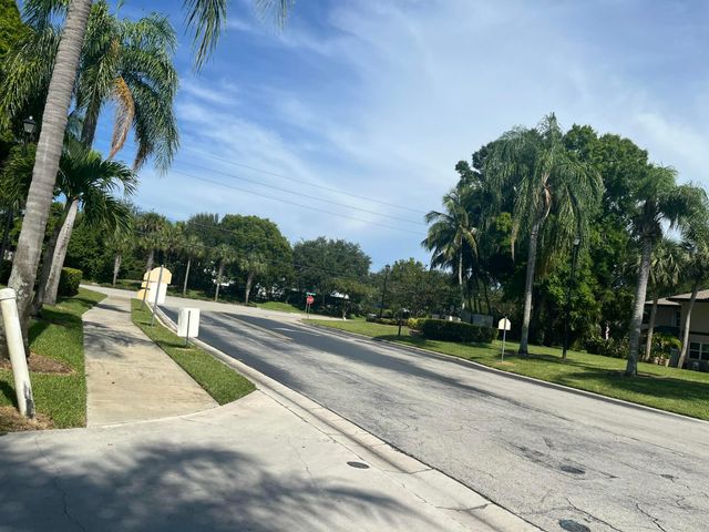 7 Amherst Court Apt A, Royal Palm Beach, FL 33411