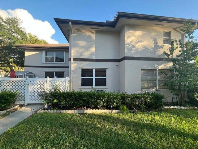 7 Amherst Court Apt A, Royal Palm Beach, FL 33411