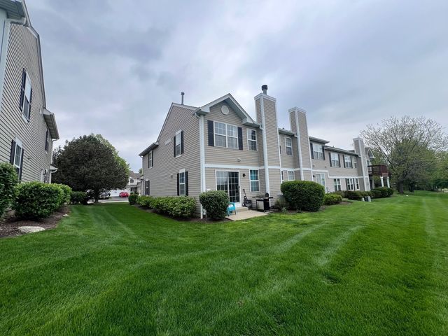 419 Windham Cove Drive 419, Crystal Lake, IL 60014
