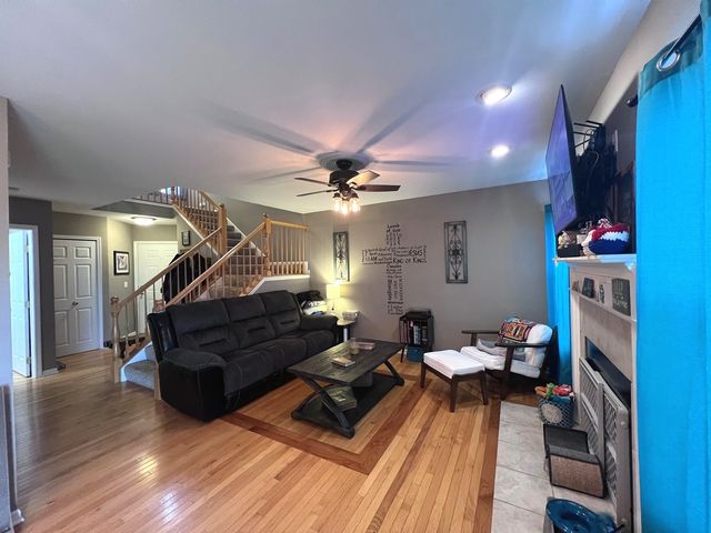 419 Windham Cove Drive 419, Crystal Lake, IL 60014