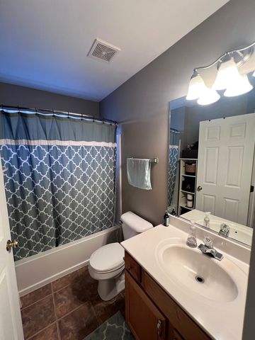419 Windham Cove Drive 419, Crystal Lake, IL 60014
