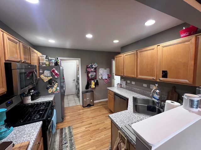 419 Windham Cove Drive 419, Crystal Lake, IL 60014