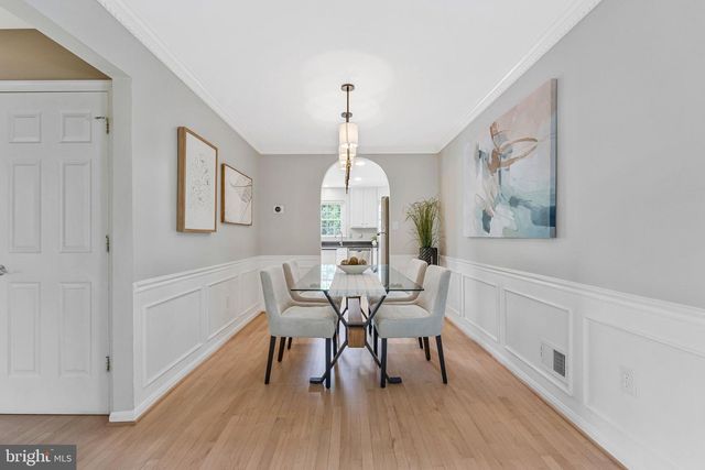 2000 GALLOWS TREE LN, Vienna, VA 22182
