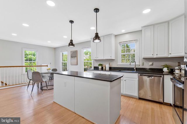 2000 GALLOWS TREE LN, Vienna, VA 22182