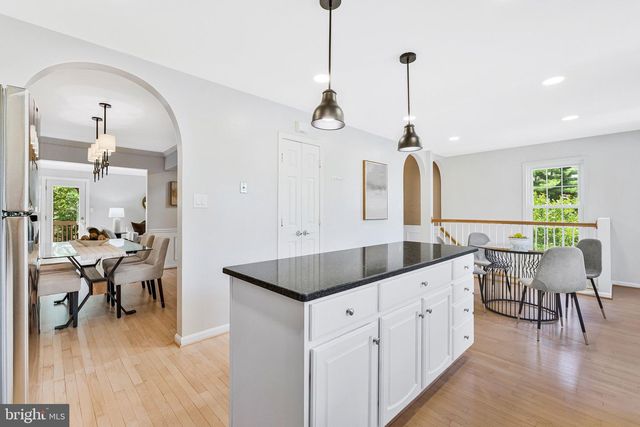 2000 GALLOWS TREE LN, Vienna, VA 22182