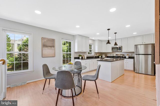 2000 GALLOWS TREE LN, Vienna, VA 22182