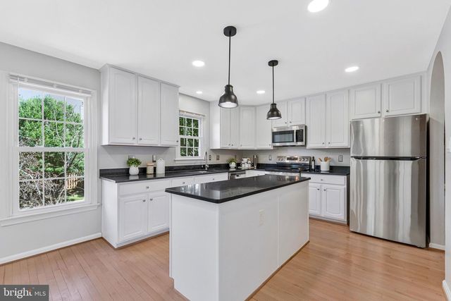 2000 GALLOWS TREE LN, Vienna, VA 22182