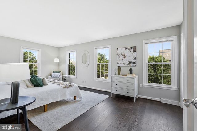 2000 GALLOWS TREE LN, Vienna, VA 22182
