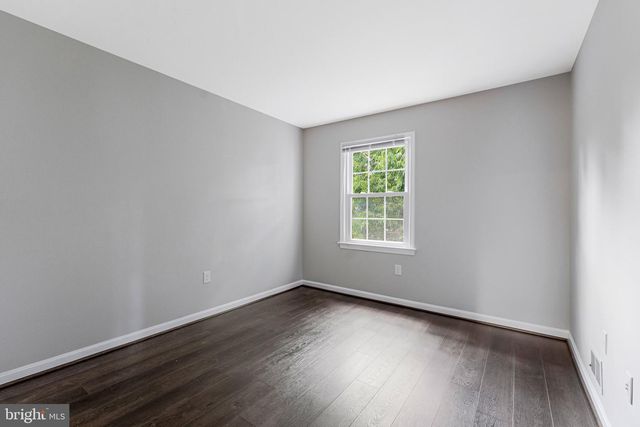 2000 GALLOWS TREE LN, Vienna, VA 22182