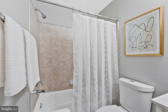 2000 GALLOWS TREE LN, Vienna, VA 22182