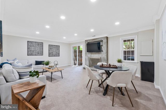 2000 GALLOWS TREE LN, Vienna, VA 22182